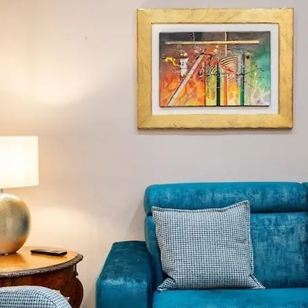 Apartment Colosseum 10steps Away, Marco Aurelio Luxury House Rom
