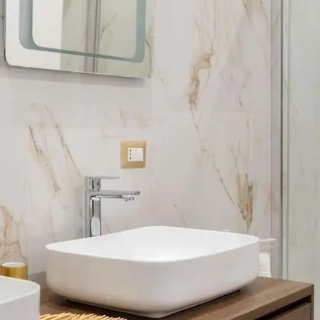 Colosseum 10steps Away, Marco Aurelio Luxury House Apartment Rom